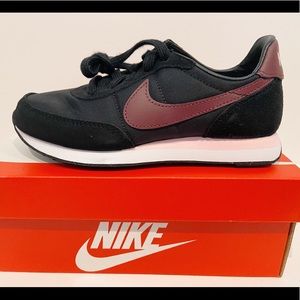 NIB Kids Nike Sneaker 1